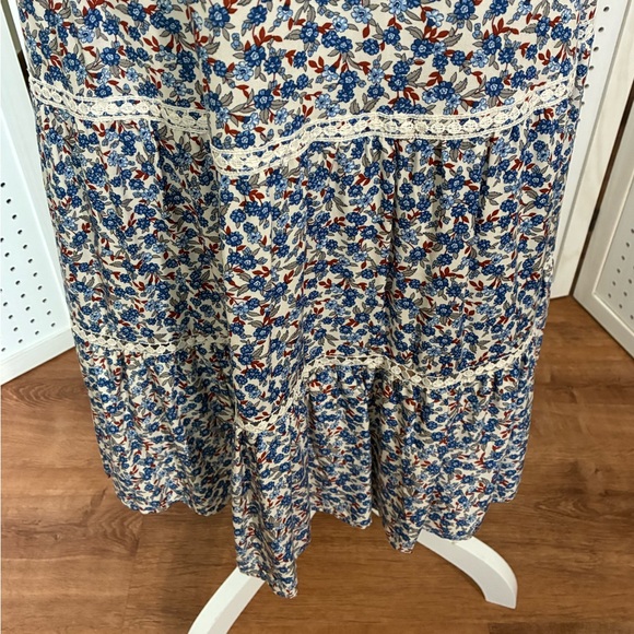 Indigo Rose Floral Blue Skirt. No size tag. Small/medium - Picture 3 of 4